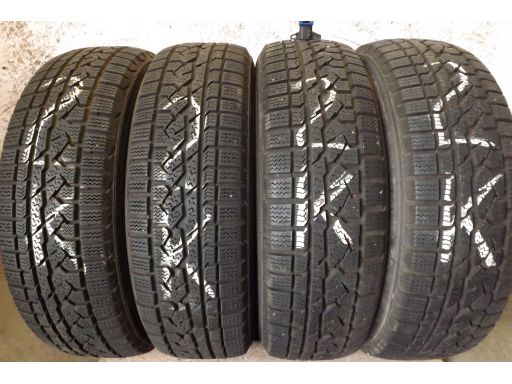 =215/70/16kumho izen rv zima 2x8,4 2x7,1 mm