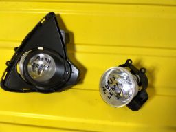 Toyota auris halogen lewy prawy 12-