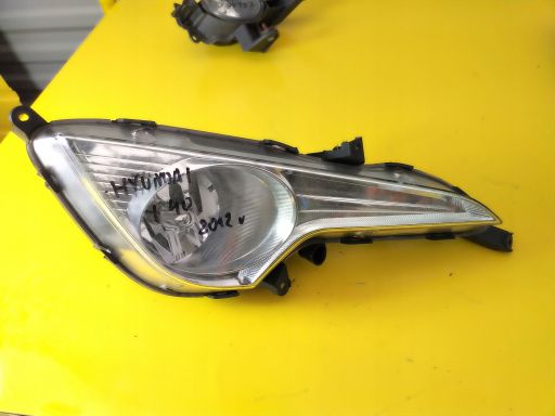 Hyundai i40 halogen prawy przód 13r