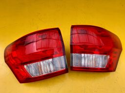 Jeep grand cherokee wk2 lampa tył prawa