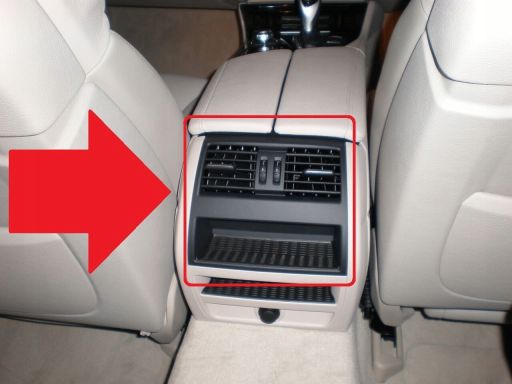 Kratka środkowa nawiewu na tył BMW F10 F11 Nowy