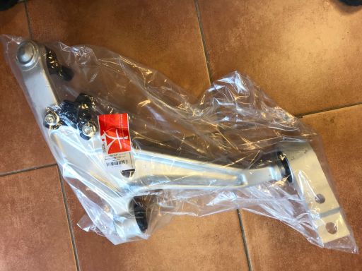 Wahacz zawieszenia koła Lewy Przód Dół NISSAN X-TRAIL I 2.0/2.2D/2.5