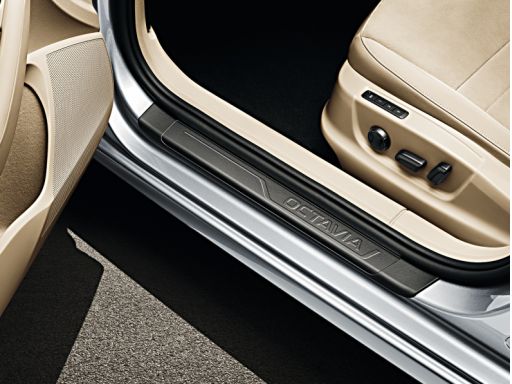 Komplet Listew Listwy Progu Skoda Octavia III Oryginał 5E0071303