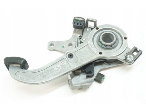 Pedał dźwignia hamulca postojowego Mercedes W203 A2204201284