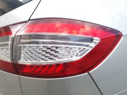 Lampa w błotnik prawa ford mondeo mk4 kombi lift