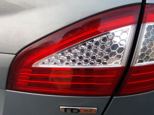 Lampa klapy prawa ford mondeo mk4 hatchback sedan